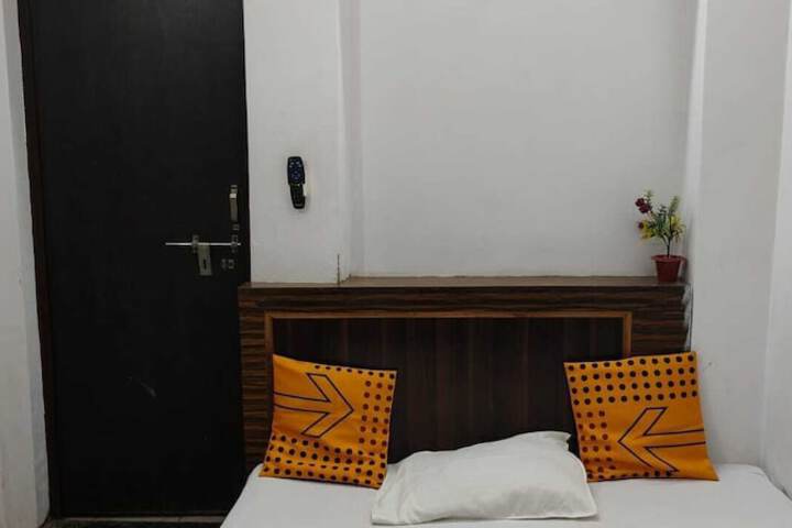 Room 13 of 30
