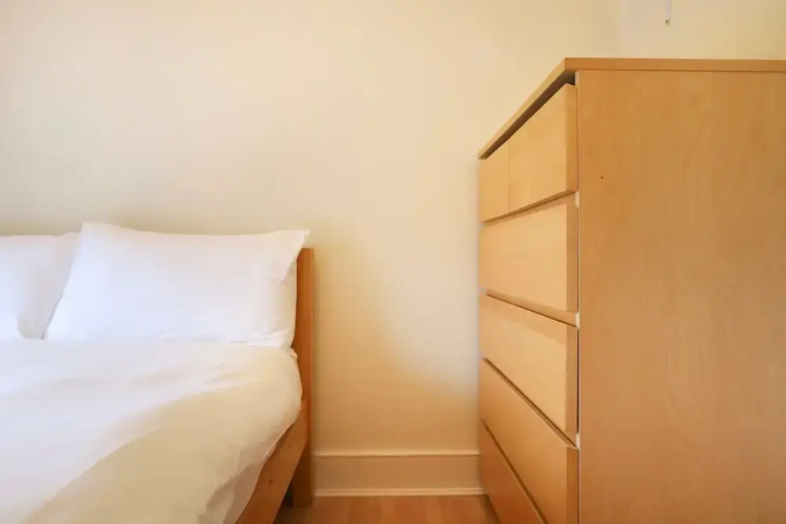 Room 4 of 20