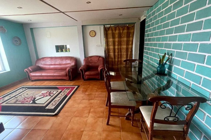 Room 32 of 65