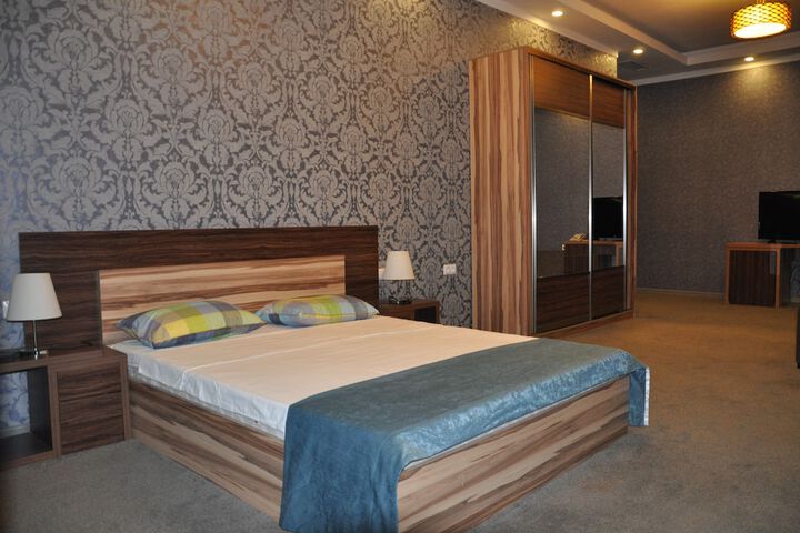 Room 3 of 18
