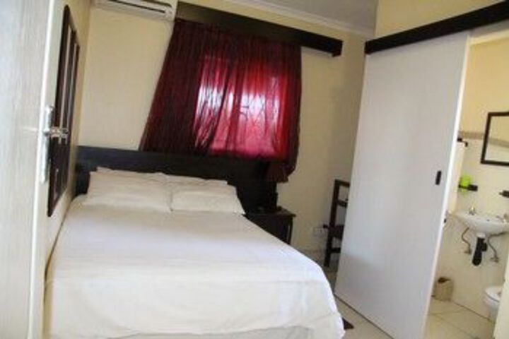 Room 9 of 25