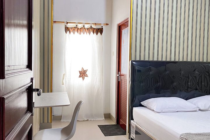 Room 10 of 34