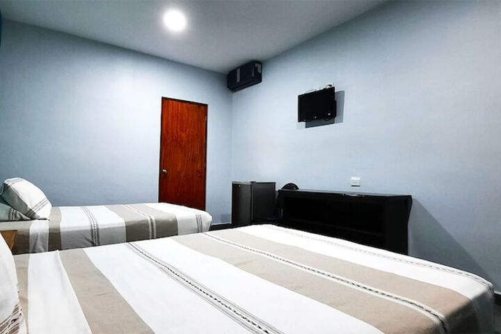 Room 2 of 10