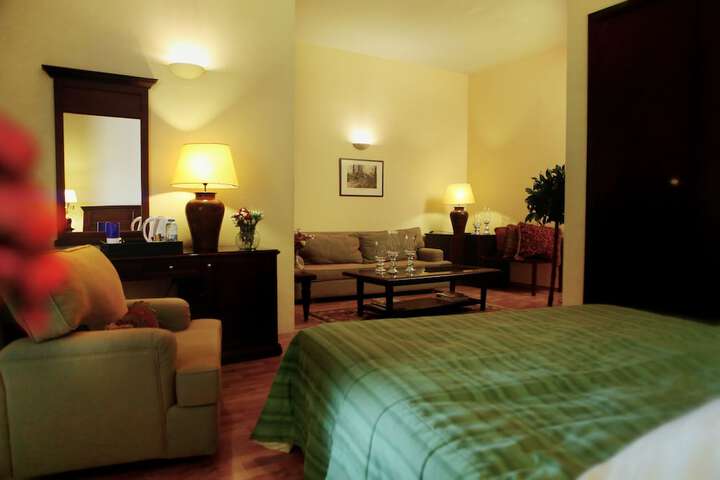 Room 5 of 40