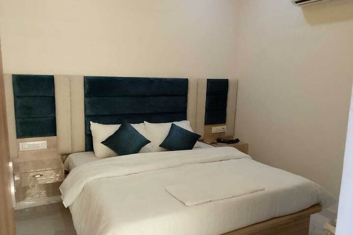Room 13 of 22