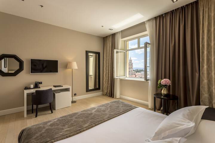 Room 25 of 145