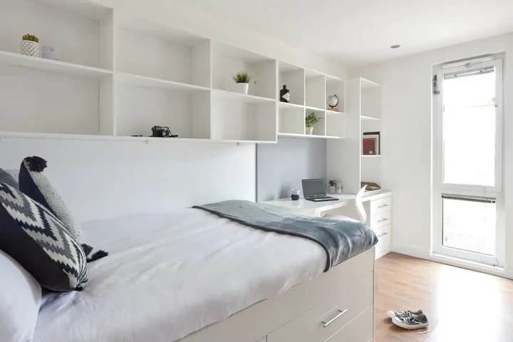 Room 2 of 8