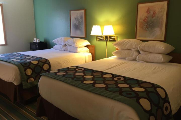 1 Queen Bed (5 of 9)