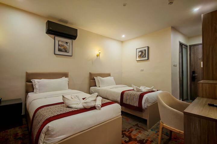 Room 44 of 118