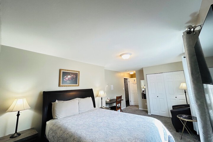 Room 8 of 18