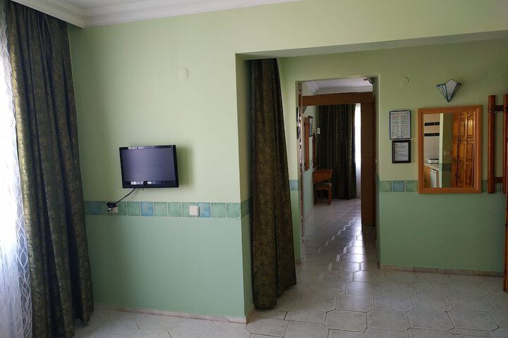 Room 12 of 74