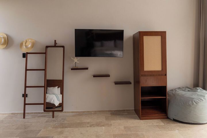 Room 3 of 101