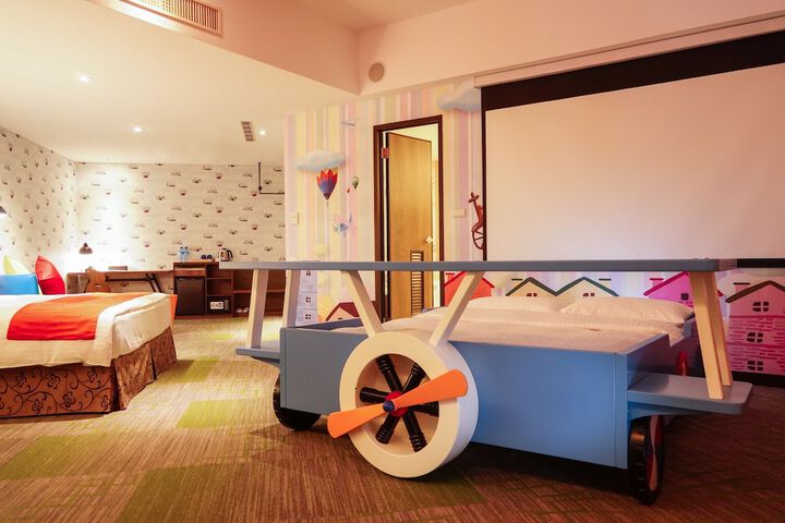 Room 13 of 90
