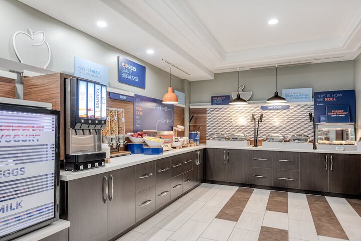 Breakfast/Coffee Service 28 of 33