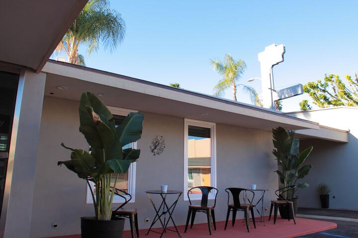 Hotel Exterior 36 of 45