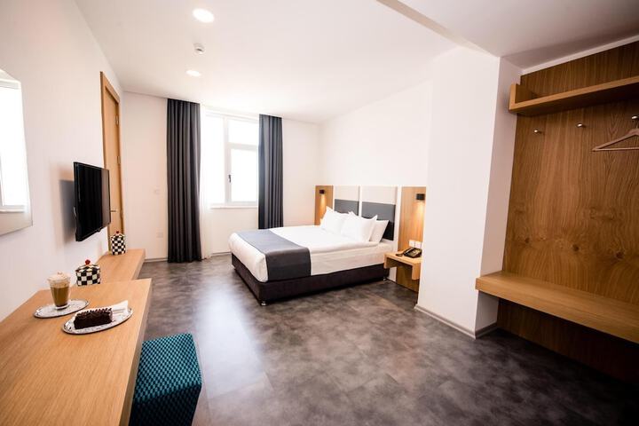 Room 15 of 25
