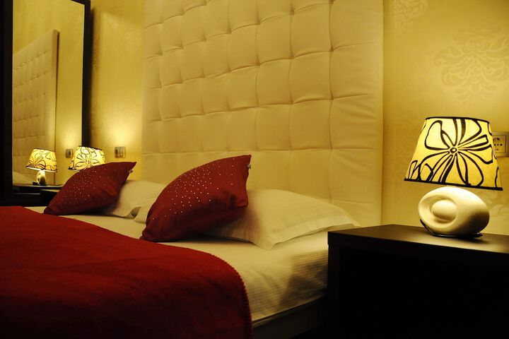 Room 7 of 120
