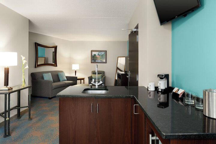 Room 16 of 38