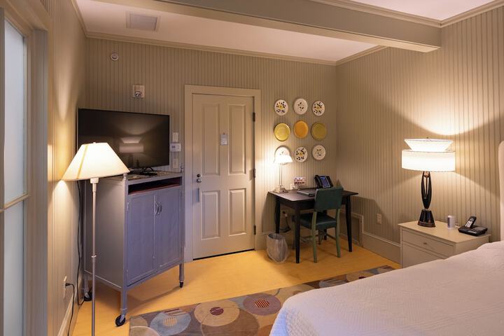 Room 8 of 89