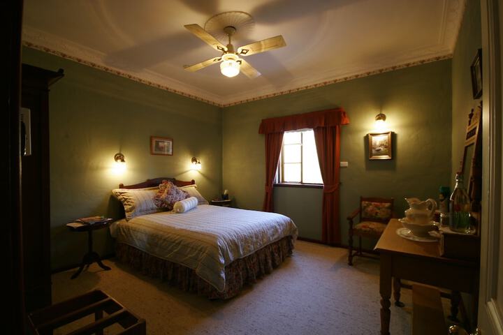 Room 5 of 36