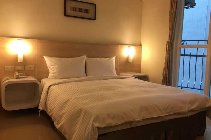 Room 15 of 48