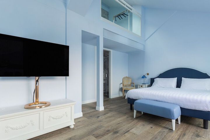 Room 42 of 145