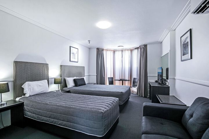 Room 10 of 38
