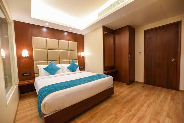 Room 9 of 35