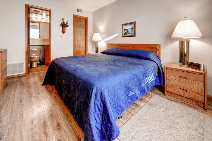 Room 4 of 155