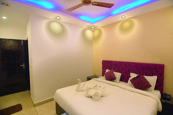Room 9 of 35