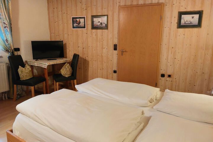 Room 21 of 76