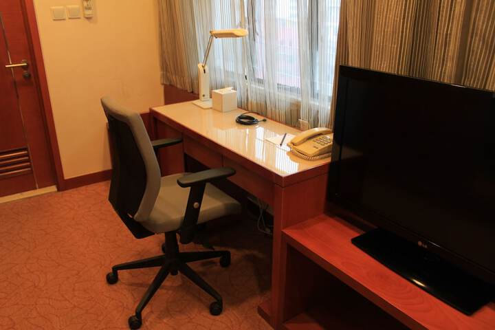 Room 17 of 40