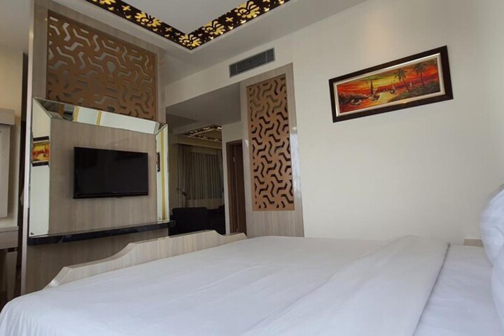 Room 12 of 40