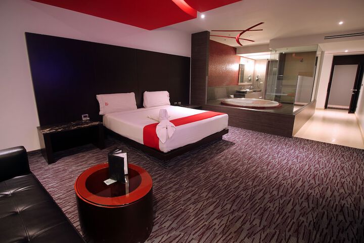 Room 9 of 42