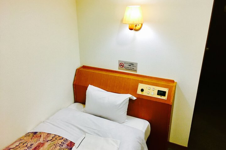 Room 11 of 33