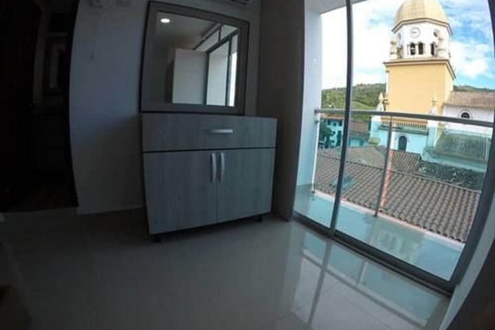 Room 4 of 16