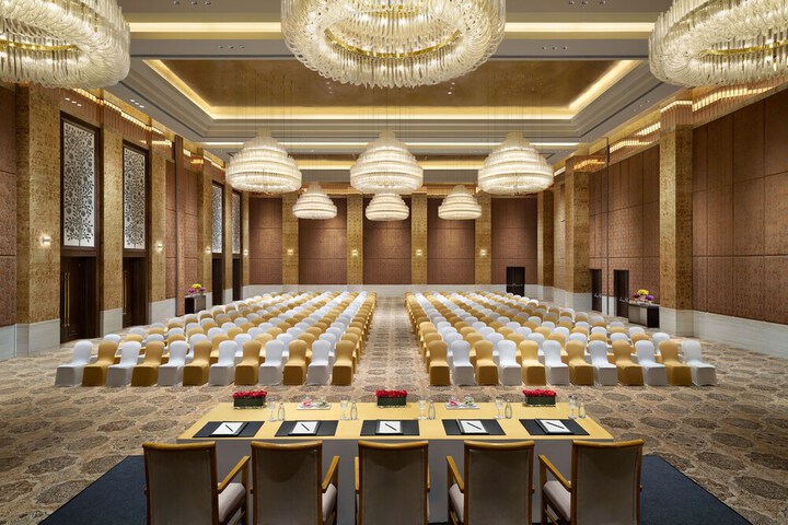 Ballroom/Hall 38 of 48