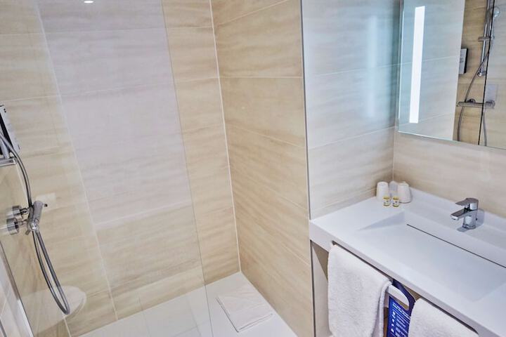 Room 16 of 25