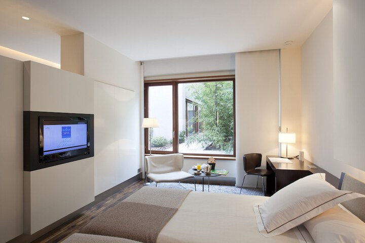 Room 10 of 79