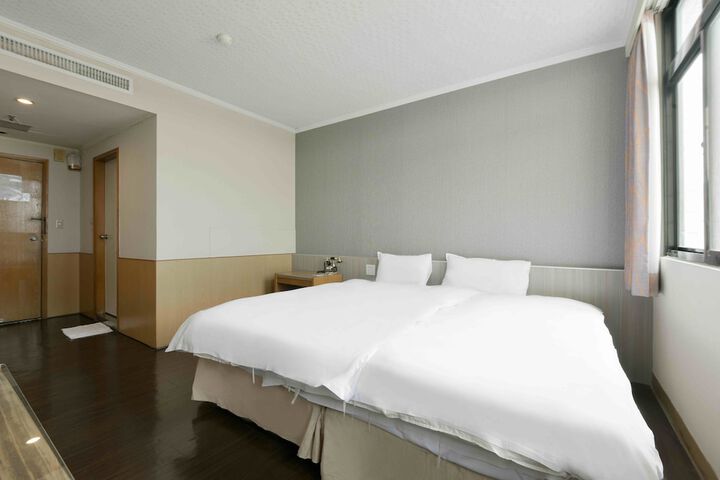 Room 22 of 49
