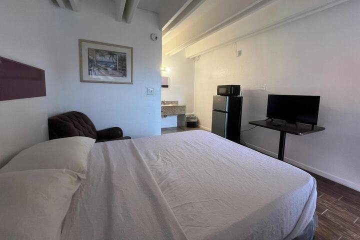 Room 9 of 30