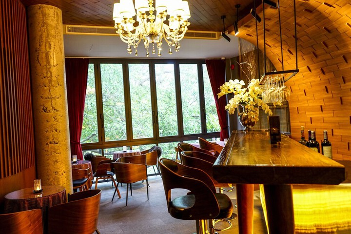 Lounge 60 of 80