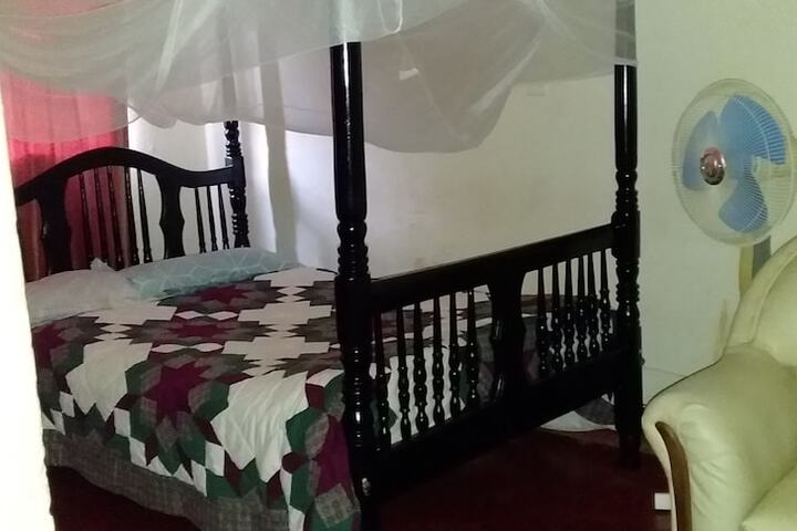 Room 17 of 33