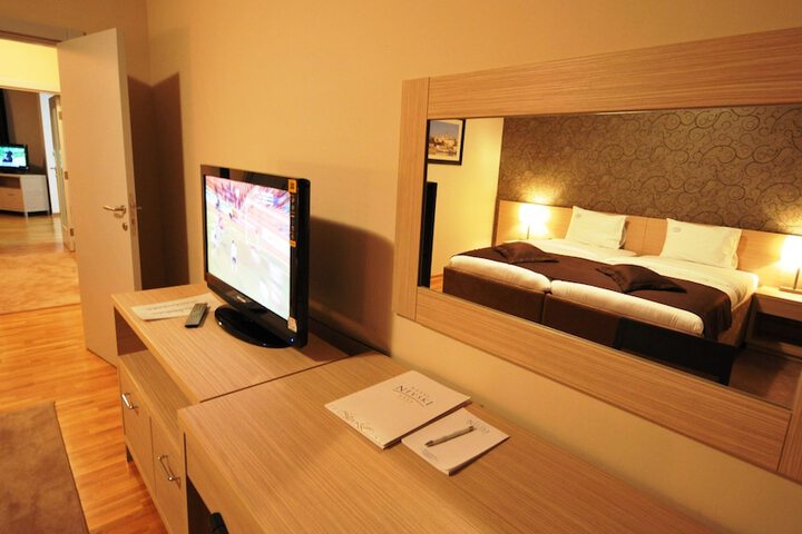 Room 28 of 70