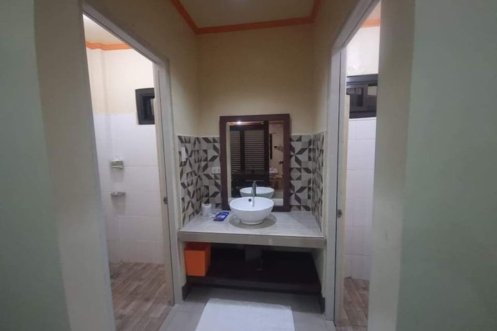 Room 6 of 38