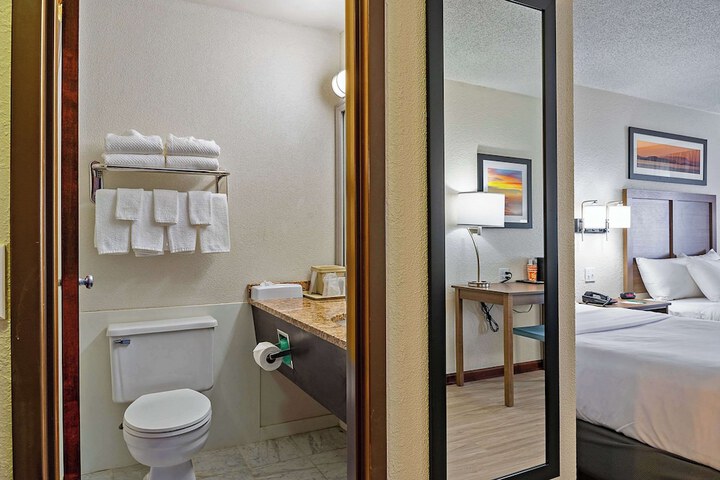2 Double Beds (3 of 19)