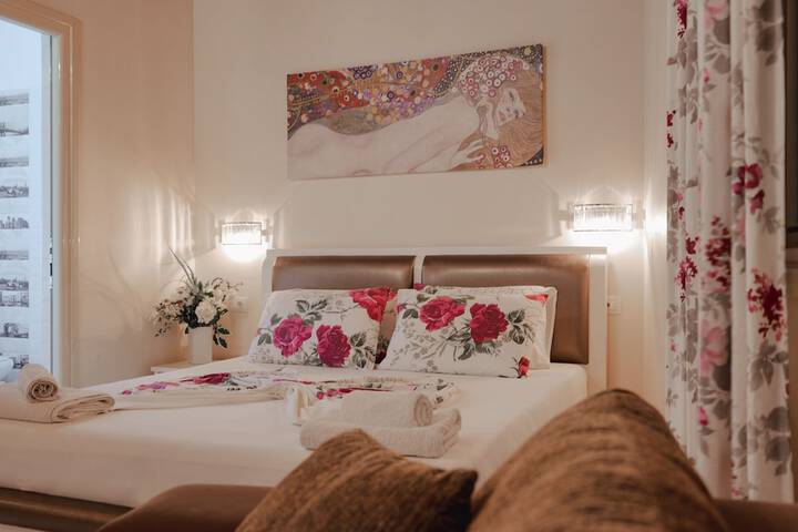 Room 6 of 18