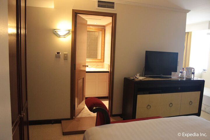 Room 37 of 77