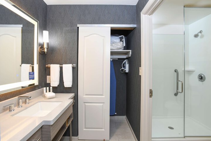 Bathroom shower