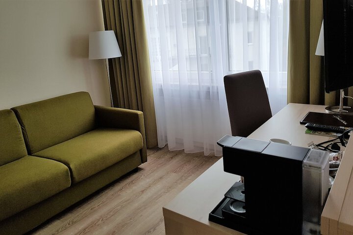 Room 16 of 42